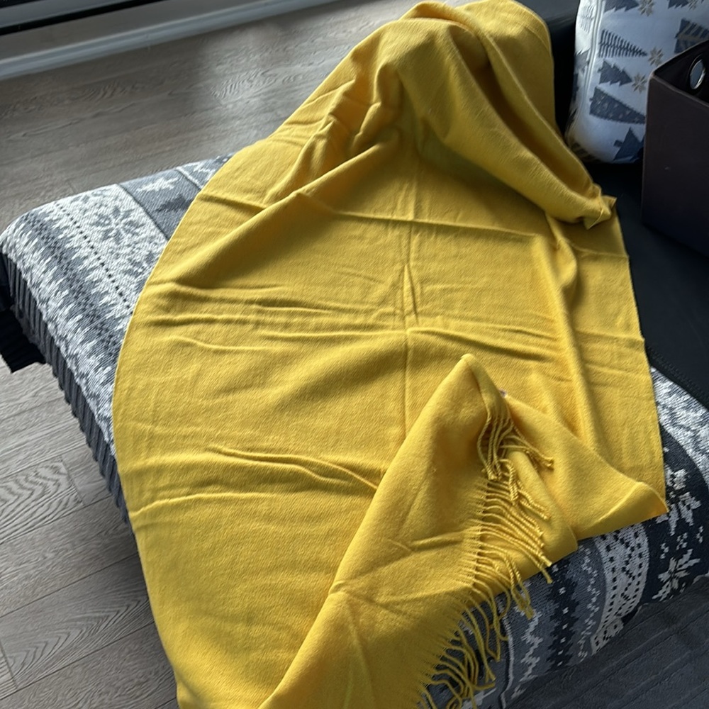 Brand new Vero Moda, mustard scarf great condition